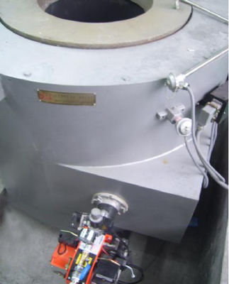 Κίνα Με γκάζι προσαρμοσμένο ικανότητα χρώμα φούρνων τήξης αργιλίου χοανών 300kg προμηθευτής